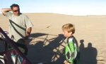 Lustiges Video : Kleiner Mann macht großen Wheelie