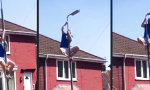 Lustiges Video : Wenn der Nachbar Poledance auf der Straße übt