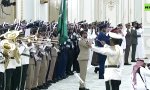 Saudi-Kapelle spielt die russische Hymne