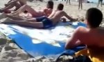 Lustiges Video : Mit Freunden am Strand