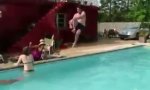 Funny Video - Pool Wasserbombe mit Unterwasserdetonation