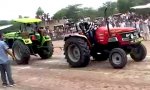 Funny Video : Neulich beim Traktorziehen