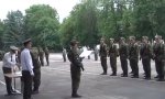 Funny Video : Holziger Militär-Appell