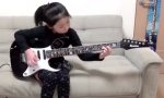 Lustiges Video : 8-jähriges Gitarren-Riff-Wunder