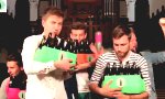 Lustiges Video : Michael Jackson auf Bierflaschen performed
