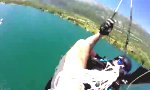 Lustiges Video : Zwischenfall beim Paragliding
