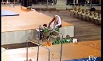 Lustiges Video : Geschichte am Stufenbarren