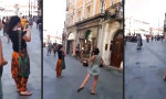 Lustiges Video : Straßen-Violinist trifft Tänzerin