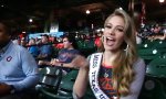 Miss Texas wirft ersten Pitch
