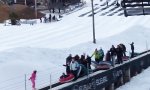 Lustiges Video : Schwierige Sache auf Beförderungsband