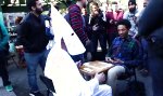 Wenn der Ku-Klux-Klan im Ghetto Domino spielt