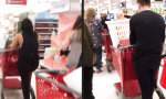 Movie : In Reih und Glied an der Supermarktkasse