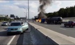 Movie : Gas-Feuerwerk auf der Autobahn