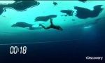 Lustiges Video : 76 Meter unter einer Eisdecke